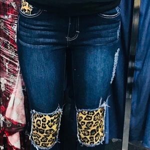 🐾Cute Boutique Leopard Destroyed Jeans🐾